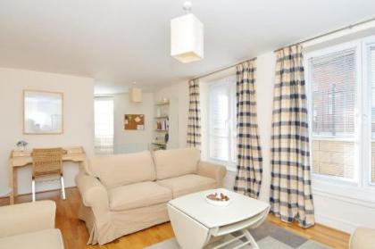 201 Quiet 2 bedroom property with secure private parking - image 6