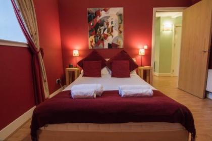 241 Fabulous three bedroom apartment on the second floor with parking - image 11