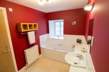 241 Fabulous three bedroom apartment on the second floor with parking - image 16