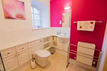 241 Fabulous three bedroom apartment on the second floor with parking - image 17