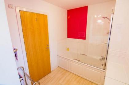 241 Fabulous three bedroom apartment on the second floor with parking - image 5