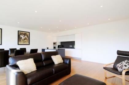 273 Stylish 2 bedroom apartment in the Quartermile development - offers private parking - image 20