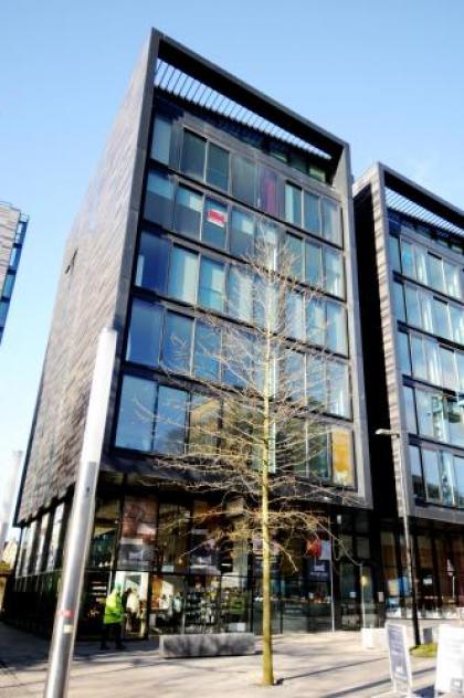 273 Stylish 2 bedroom apartment in the Quartermile development - offers private parking - image 4