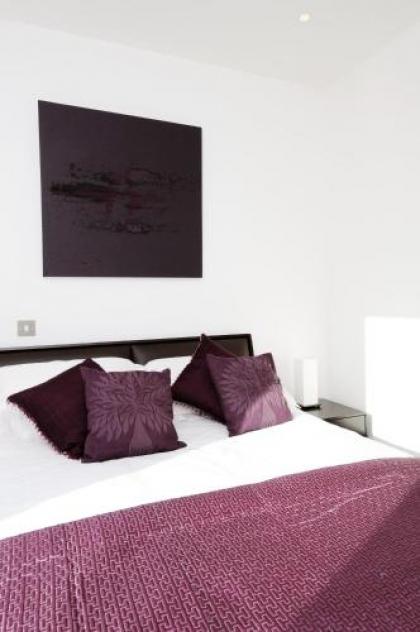 273 Stylish 2 bedroom apartment in the Quartermile development - offers private parking - image 9