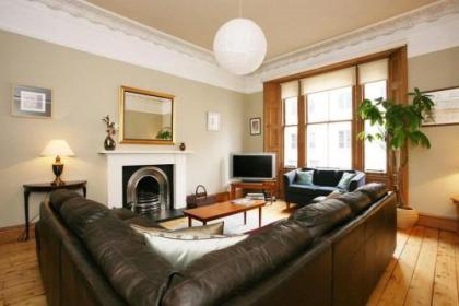 297 - Charming spacious 2 bedroom apartment in the center of Edinburgh's Old Town - image 1