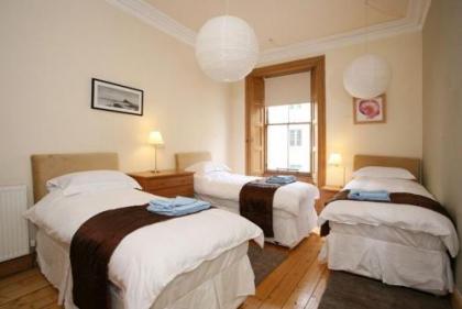 297 - Charming spacious 2 bedroom apartment in the center of Edinburgh's Old Town - image 2