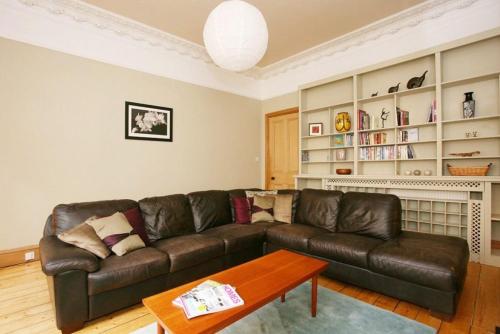 297 - Charming spacious 2 bedroom apartment in the center of Edinburgh's Old Town - image 3