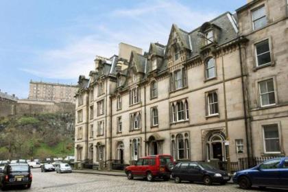 297 - Charming spacious 2 bedroom apartment in the center of Edinburgh's Old Town - image 8
