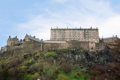 297 - Charming spacious 2 bedroom apartment in the center of Edinburgh's Old Town - image 9