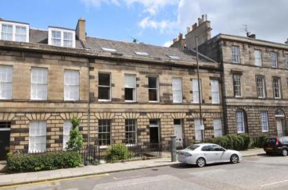 331 Attractive 2 bedroom apartment in Edinburgh's New Town - image 16