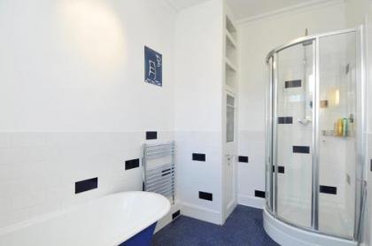331 Attractive 2 bedroom apartment in Edinburgh's New Town - image 5