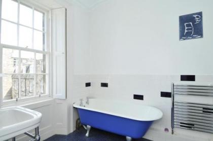 331 Attractive 2 bedroom apartment in Edinburgh's New Town - image 6