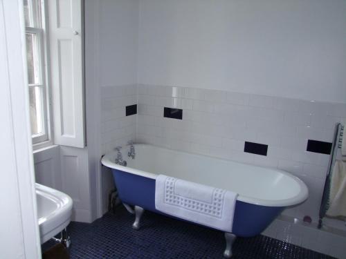 331 Attractive 2 bedroom apartment in Edinburgh's New Town - image 7