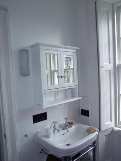 331 Attractive 2 bedroom apartment in Edinburgh's New Town - image 8