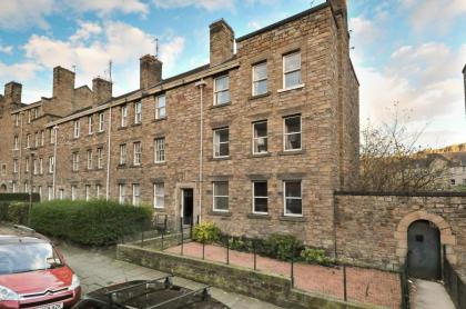 367 Comfortable 2 bedroom apartment on the edge of Edinburgh's historic Old Town - image 11