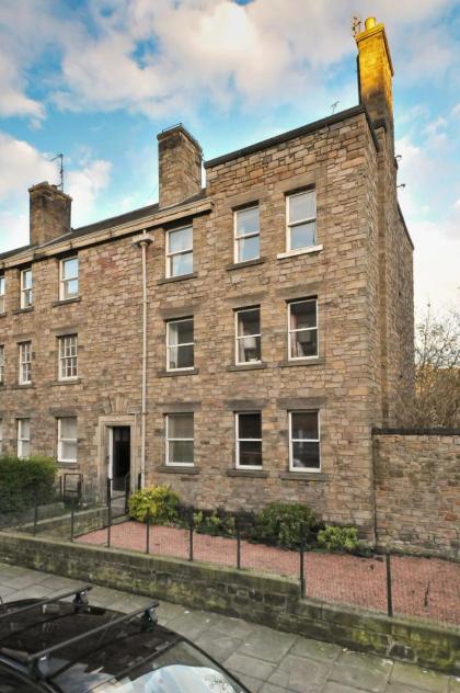 367 Comfortable 2 bedroom apartment on the edge of Edinburgh's historic Old Town - image 12