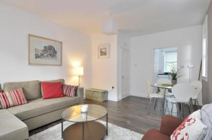 367 Comfortable 2 bedroom apartment on the edge of Edinburgh's historic Old Town - image 6