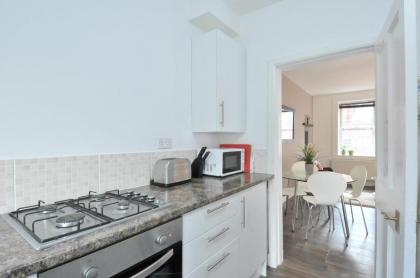 367 Comfortable 2 bedroom apartment on the edge of Edinburgh's historic Old Town - image 8