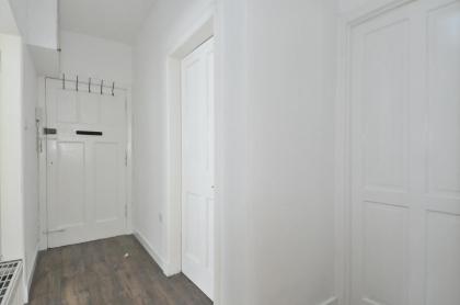 367 Comfortable 2 bedroom apartment on the edge of Edinburgh's historic Old Town - image 9