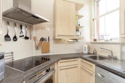 380 Charming one bedroom property in an attractive residential area with great cafes restaurants and shops nearby - image 11