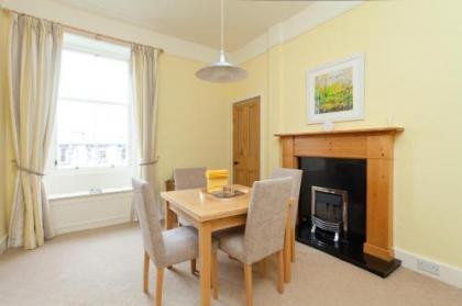 380 Charming one bedroom property in an attractive residential area with great cafes restaurants and shops nearby - image 6
