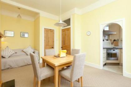 380 Charming one bedroom property in an attractive residential area with great cafes restaurants and shops nearby - image 9