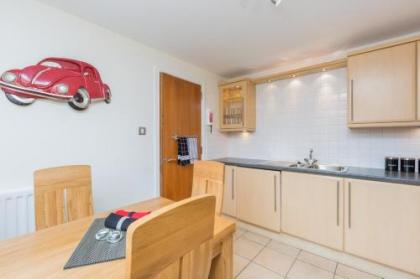 388 Fabulous 2 bedroom apartment with parking 2 minutes walk from the Royal Mile - image 12