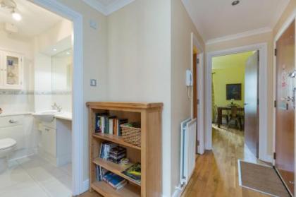 393 Old Tolbooth Wynd Apartment 3 - image 10