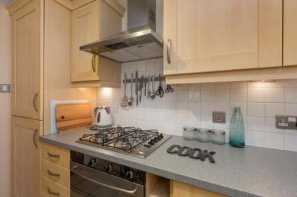 393 Old Tolbooth Wynd Apartment 3 - image 2