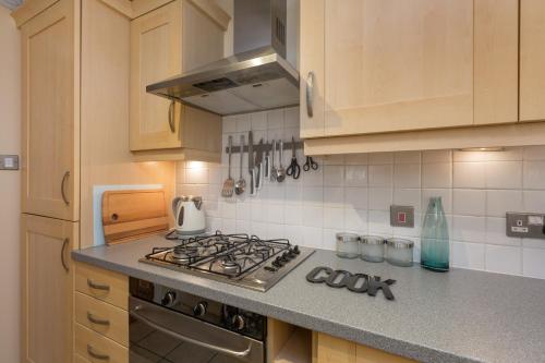393 Old Tolbooth Wynd Apartment 3 - image 2