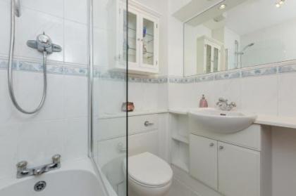 393 Old Tolbooth Wynd Apartment 3 - image 7