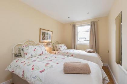 393 Old Tolbooth Wynd Apartment 3 - image 9
