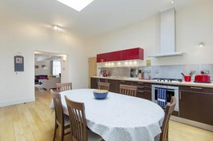 401 Thistle Street Apartment - image 10