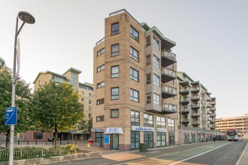 403 Portland Gardens Penthouse Apartment - main image