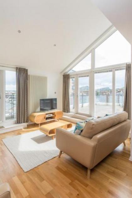 403 Portland Gardens Penthouse Apartment - image 11