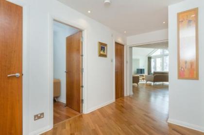 403 Portland Gardens Penthouse Apartment - image 4
