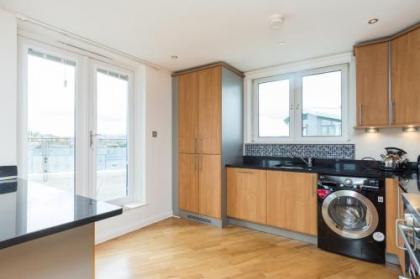 403 Portland Gardens Penthouse Apartment - image 7