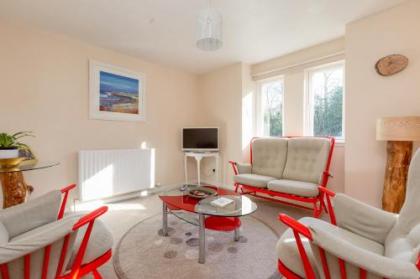 409 Boat Green Apartment - image 10