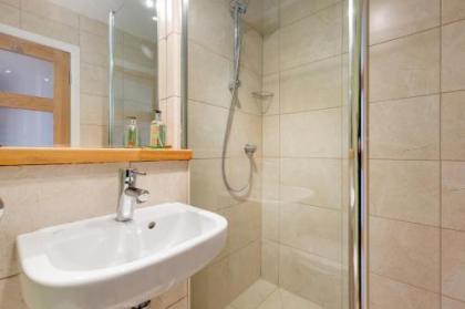 409 Boat Green Apartment - image 13
