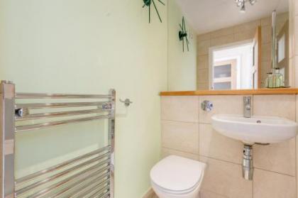409 Boat Green Apartment - image 14