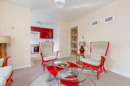 409 Boat Green Apartment - image 8