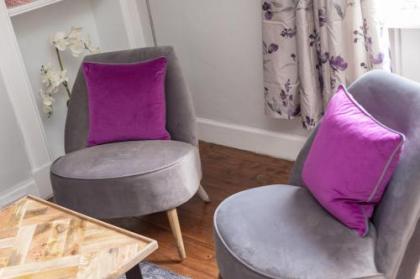 412 Lovely 2 bedroom apartment in Abbeyhill Colonies near Holyrood Park and Calton Hill - image 11
