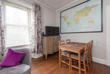 412 Lovely 2 bedroom apartment in Abbeyhill Colonies near Holyrood Park and Calton Hill - image 14