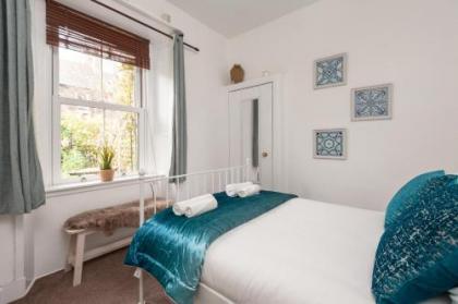 412 Lovely 2 bedroom apartment in Abbeyhill Colonies near Holyrood Park and Calton Hill - image 19