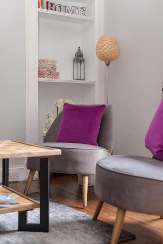 412 Lovely 2 bedroom apartment in Abbeyhill Colonies near Holyrood Park and Calton Hill - image 4