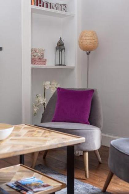 412 Lovely 2 bedroom apartment in Abbeyhill Colonies near Holyrood Park and Calton Hill - image 5