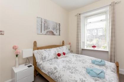 414 Spacious 1 bedroom ground floor apartment near Leith - image 5