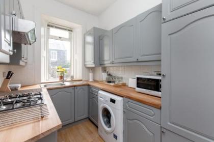 414 Spacious 1 bedroom ground floor apartment near Leith - image 8
