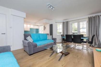 415 Lovely and central 2 bedroom apartment with secure parking - image 16