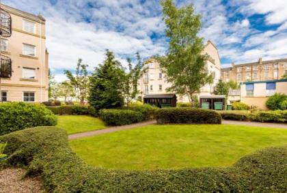 415 Lovely and central 2 bedroom apartment with secure parking - image 18